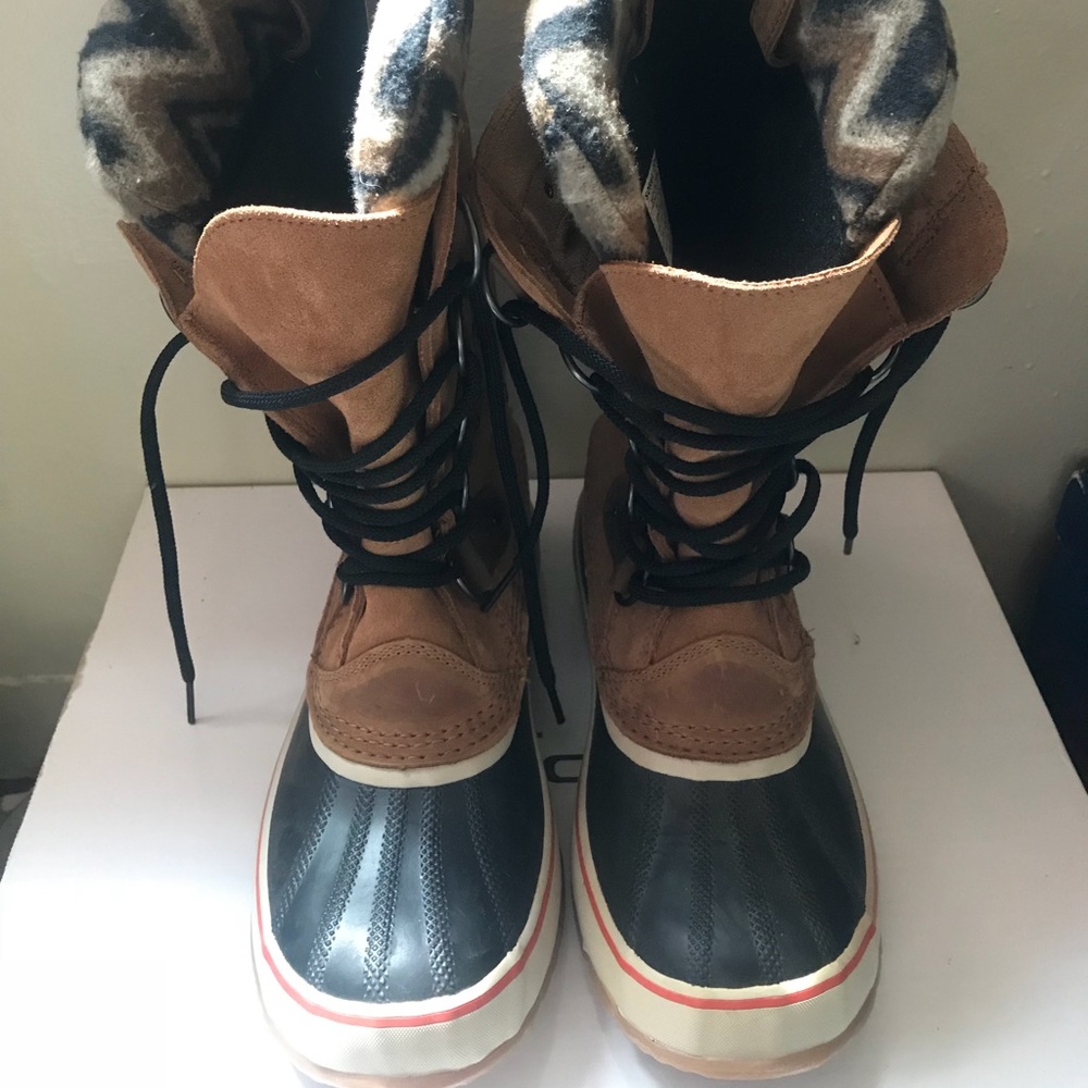 Sorel hightop snow boots!